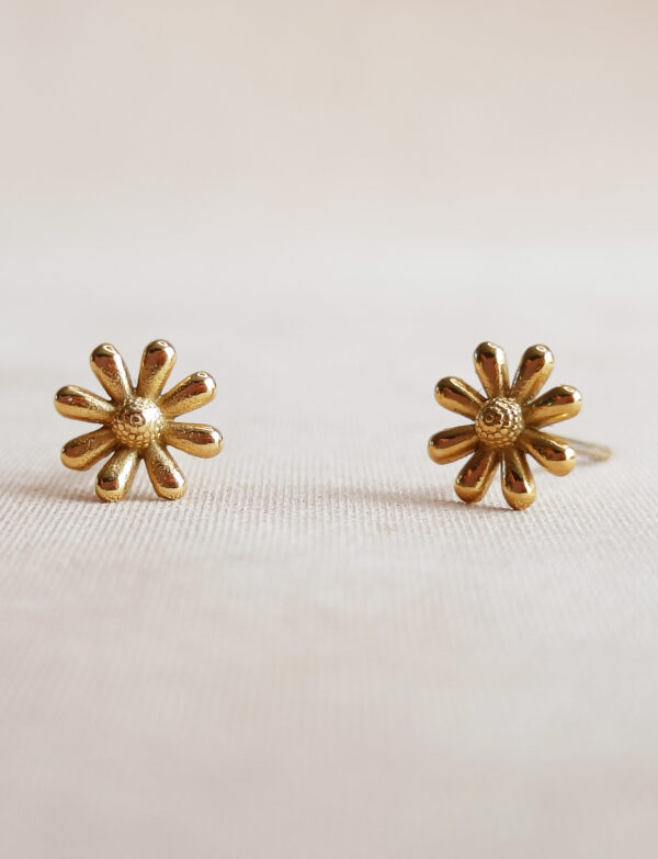 bloem oorbellen, madelief oorstekers goud
