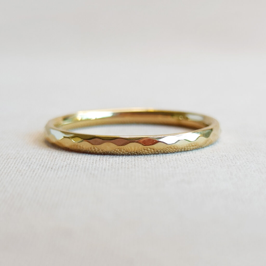 gouden ring facet | checkered ring
