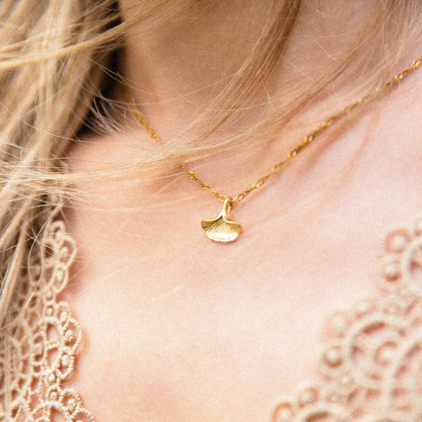 ginkgo ketting goud