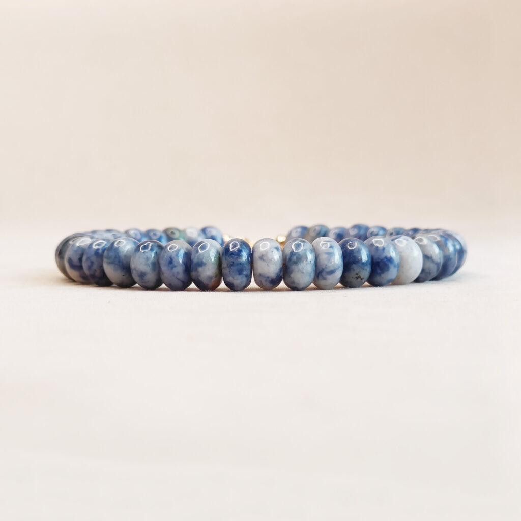 Donkerblauwe kralenarmband