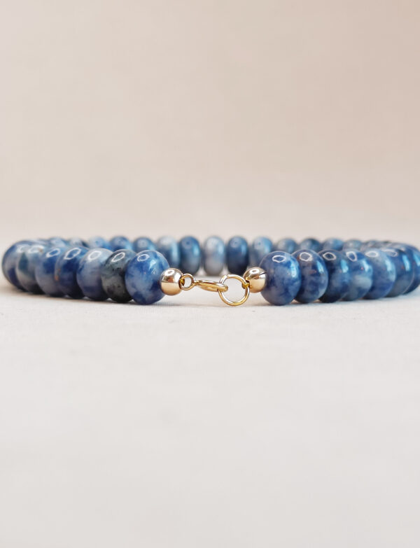 Donkerblauwe kralenarmband